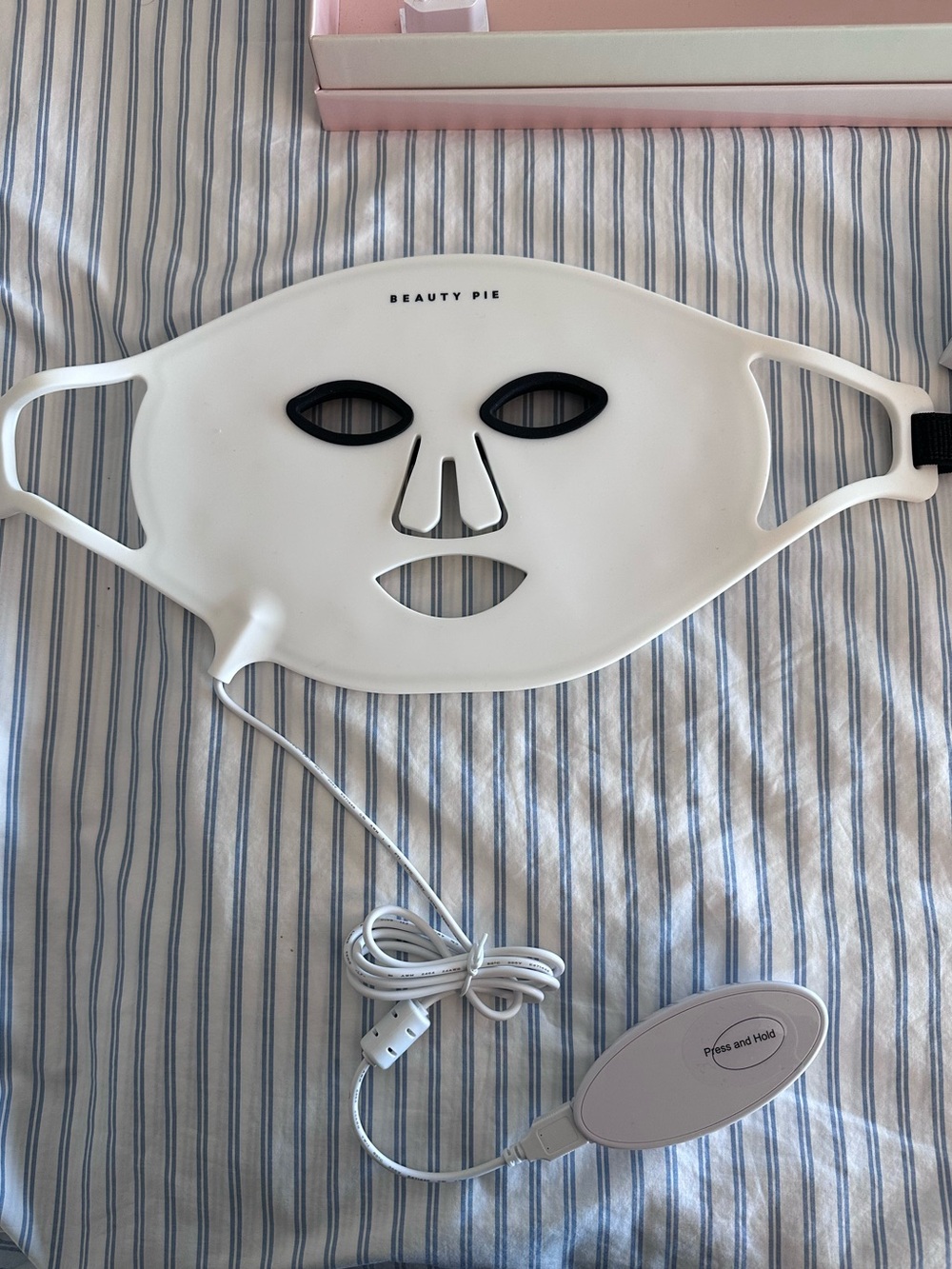 Beauty Pie C-Wave Light Facial 
Dual Light LED Treatment Mask